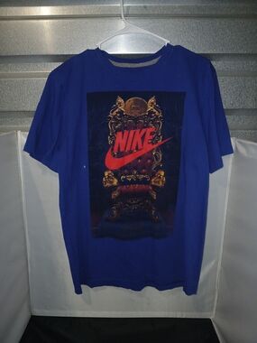 Nike Kings Throne Basketball Hoop Futura Swoosh Graphic T-Shirt Royal Blue Size